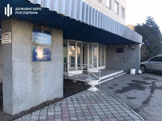 350 тыс. гривен убытков из пропуск судов без уплаты пошлины – херсонскому таможеннику сообщили о подозрении