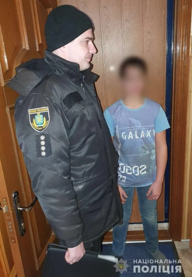 Полиция вернула домой 13-летнего парня, который всю ночь гулял с другом