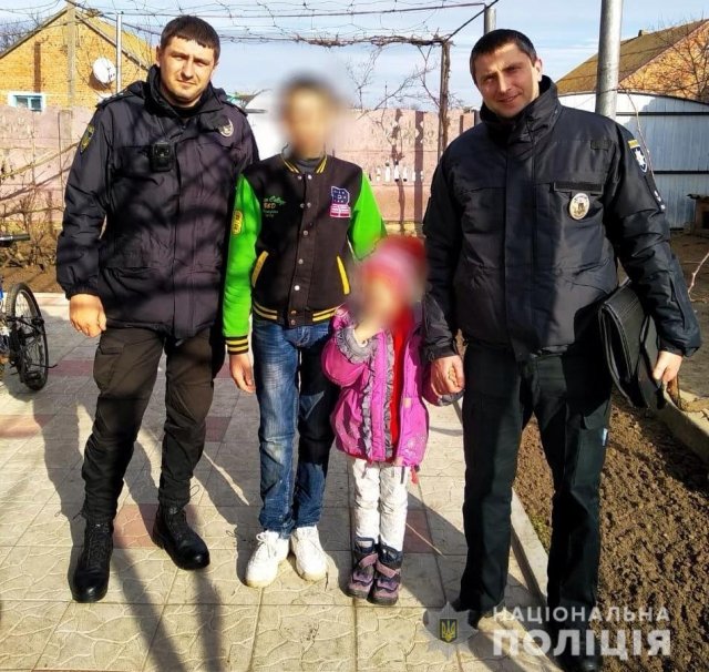 Скадовским полицейским понадобилось 30 минут, чтобы успокоить взволнованную мать двоих детей