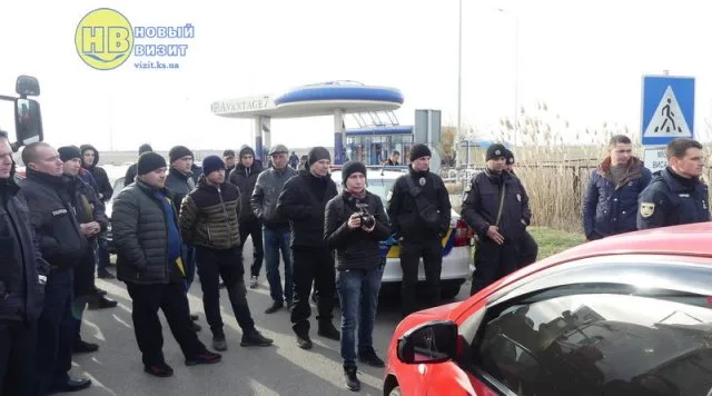 В Геническом районе крымские татары заблокировали АЗС