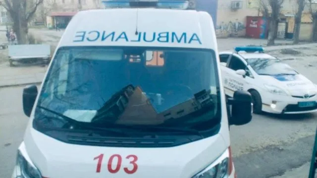 В Херсоне неадекваты разбили лобовое стекло “скорой помощи”