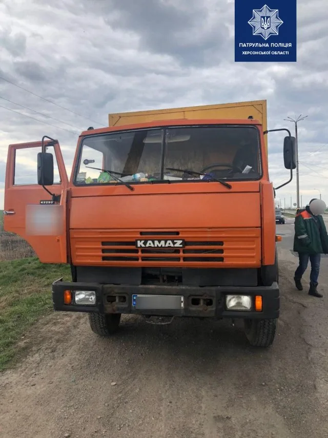 Полицейские задержали водителя КамАЗА с поддельными правами
