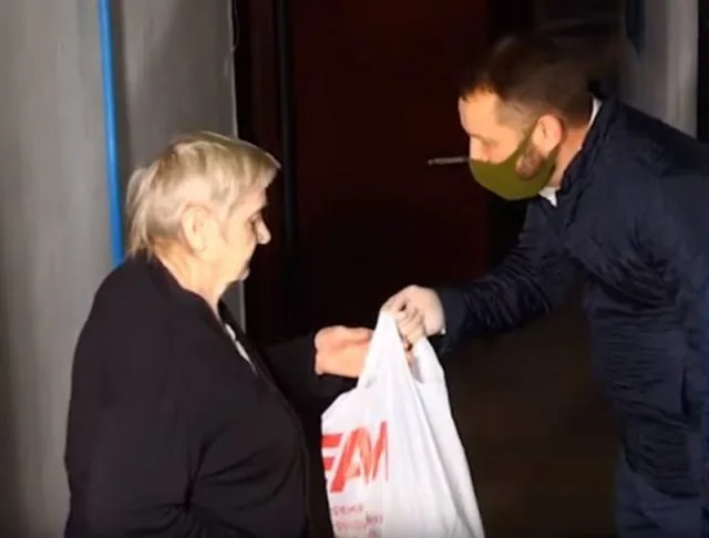 В Херсоне волонтеры позаботились о пенсионерах