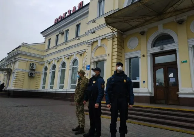 В Херсоне бойцы улицы патрулируют бойцы Нацгвардии и ВСУ