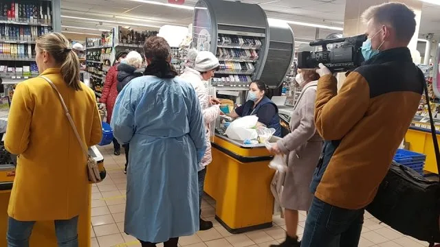 В Херсоне инспекторы Госпродпотребслужбы боролись с коронавирусом в шаурме