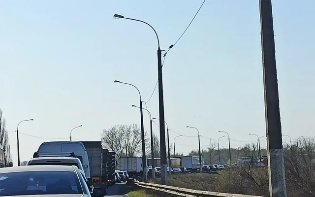 На трассе возле Олешек – автомобильная пробка