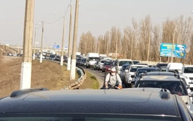 На трассе возле Олешек – автомобильная пробка