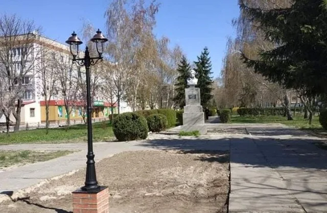 В каховском сквере установили первые солнечные батареи