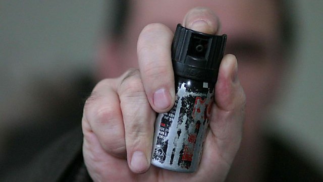 Полицейский предстанет перед судом за безосновательное применение газового баллончика в водителя