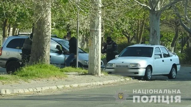 На Херсонщине полицейские задержали преступную группу, совершившую разбойное нападение на предпринимателя
