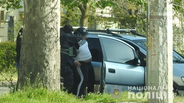 На Херсонщине полицейские задержали преступную группу, совершившую разбойное нападение на предпринимателя