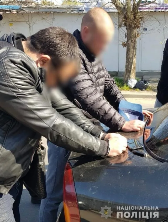 На Херсонщине полицейские задержали преступную группу, совершившую разбойное нападение на предпринимателя