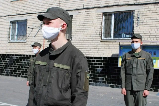 Херсонских гвардейцев-срочников уволили в запас