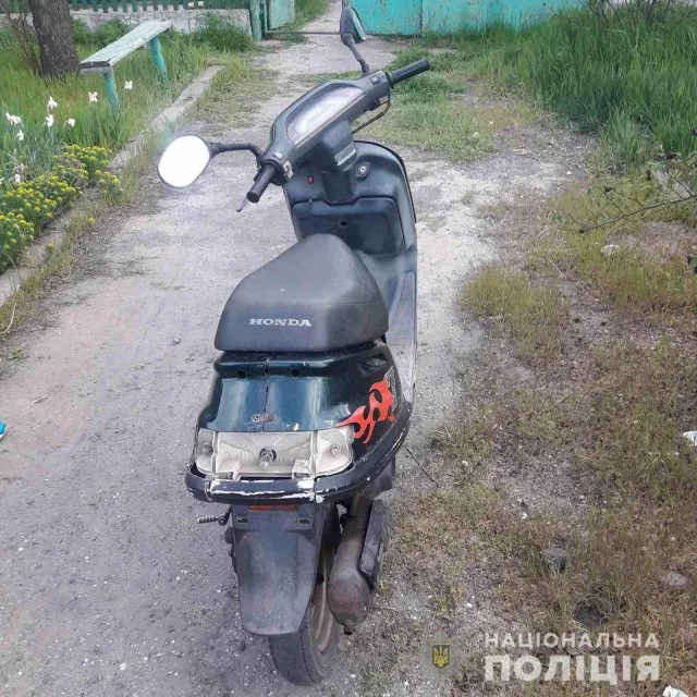 В Скадовске полицейские в течение трех часов вернули владельцу угнанный мопед
