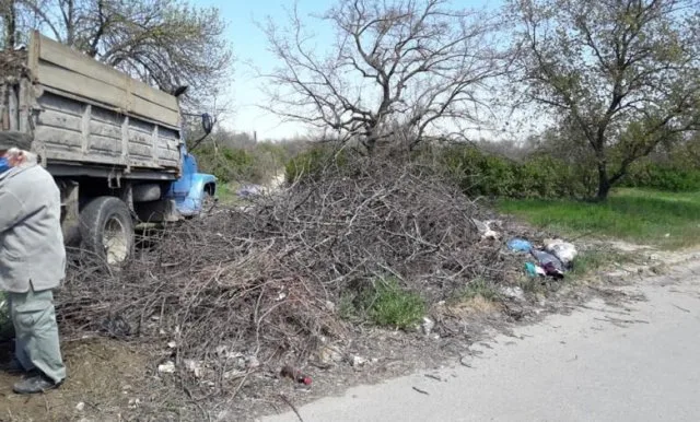 Херсон постепенно очищают от свалок