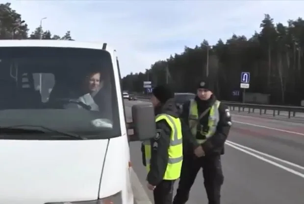 Украинским водителям напомнили об изменениях в ПДД с 1 мая, какие есть исключения