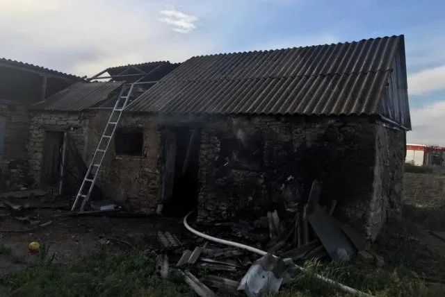 В Бериславском районе за детских шалостей загорелась хозяйственная постройка
