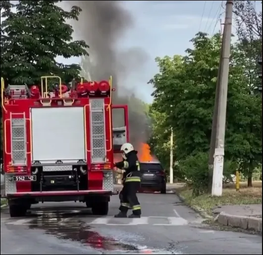 Вечером в Херсоне горело крутое авто