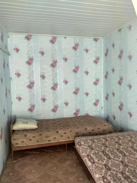Ищем жилье у моря: строительный вагончик, обилие ковров и номера по 6 м? без окон