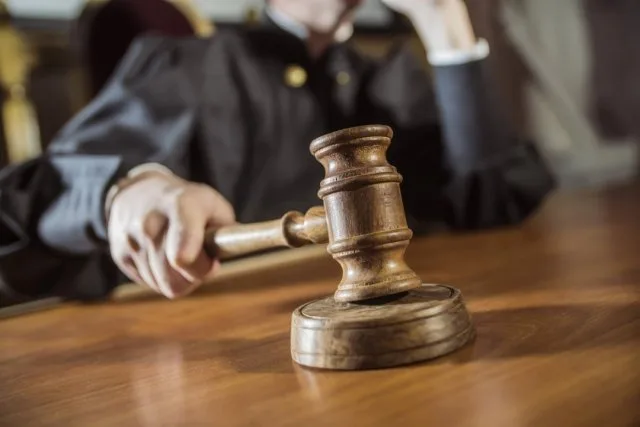 Дело херсонского полицейского, который едва не убил коллег, передали в суд