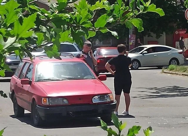 В Херсоне столкнулись легковушки на проспекте Сенявина
