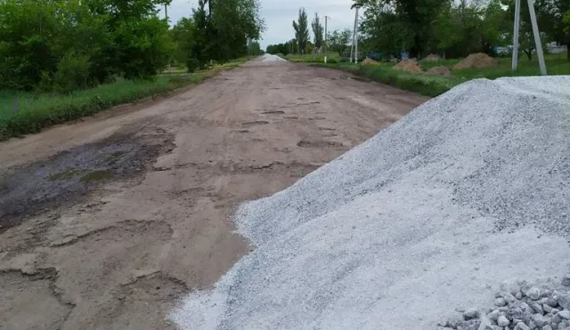 На шлак, от которого страдают жители села в Геническом районе, хотят потратить 3,8 млн грн