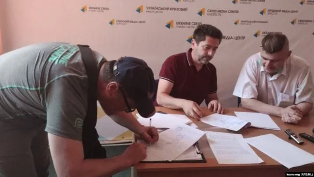 Активисты в Херсоне собирают подписи против подачи воды Крыму до деоккупации
