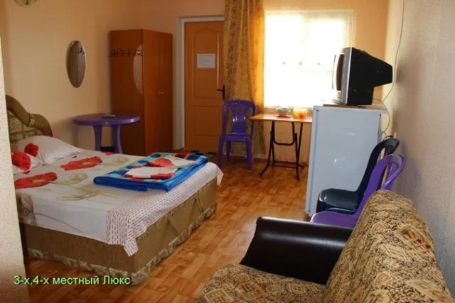 Ищем жилье у моря: строительный вагончик, обилие ковров и номера по 6 м? без окон