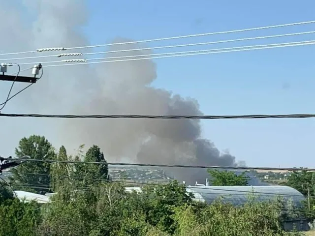 В Херсоне пылает свалка