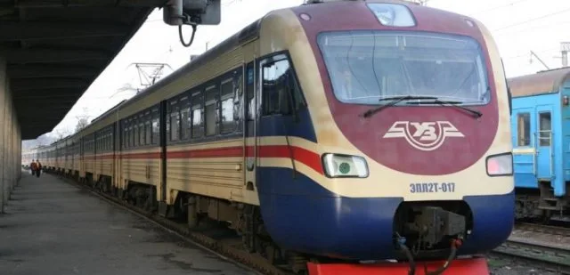 В Геническ из Днепра начал курсировать поезд