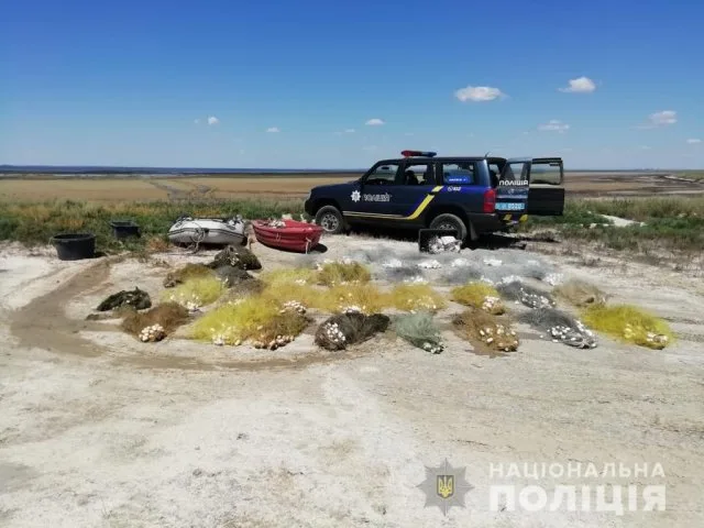 Водные полицейские выявили незаконные орудия лова в Геническом районе