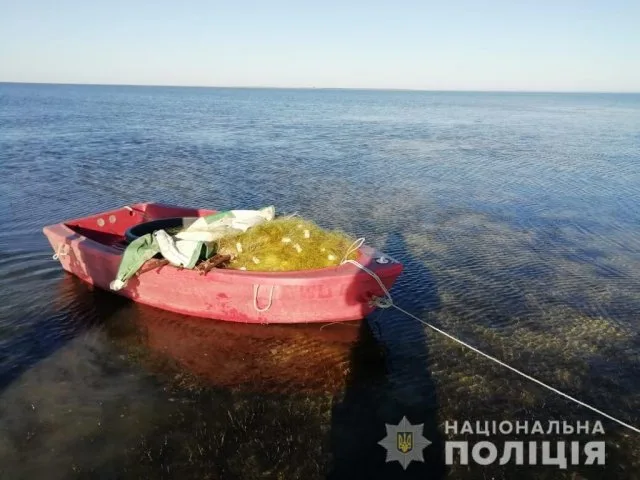 Водные полицейские выявили незаконные орудия лова в Геническом районе