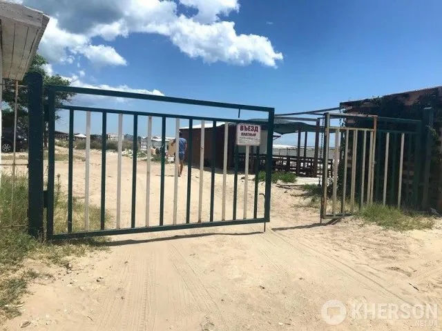 Чиновники «похоронили» государственный детский лагерь на берегу Черного моря. Теперь там частные базы с необоснованными ценами