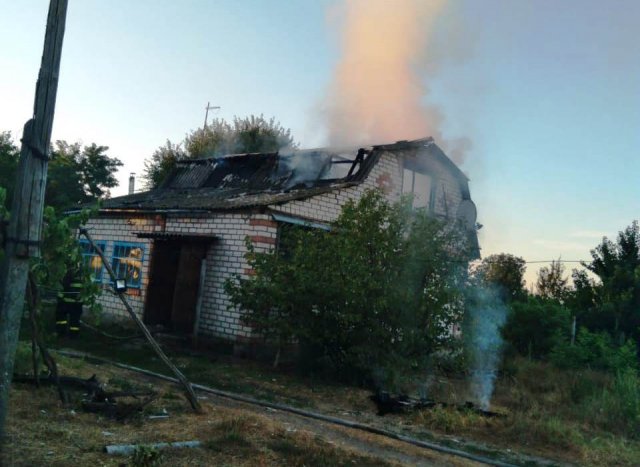Генические пожарные спасали жилой дом