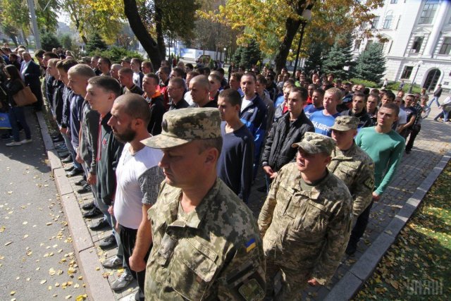 Генштаб хочет сократить количество призывников осенью