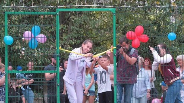 У Шуменському мікрорайоні відкрили новий стадіон