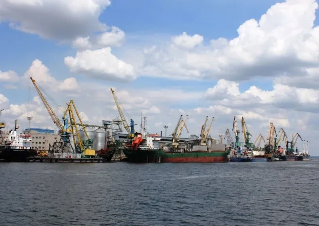 Рейдовая перевалка грузов в Херсонском морпорту под угрозой — стивидоры