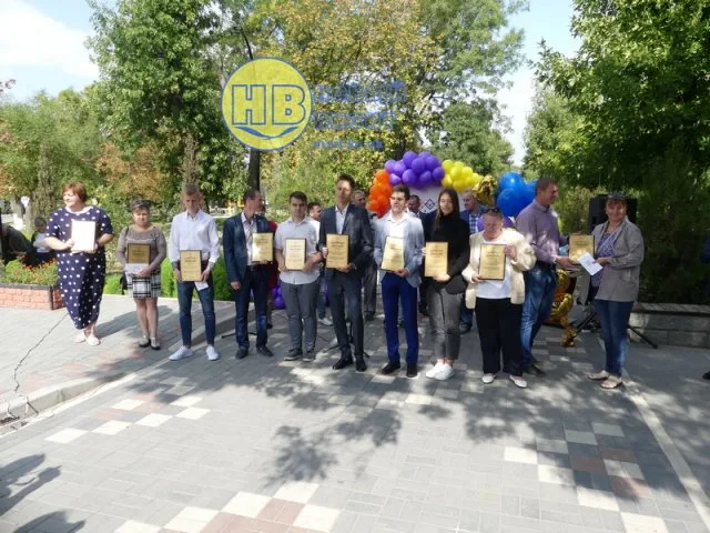 Выпускники-медалисты школ Геническа получили премию мэра