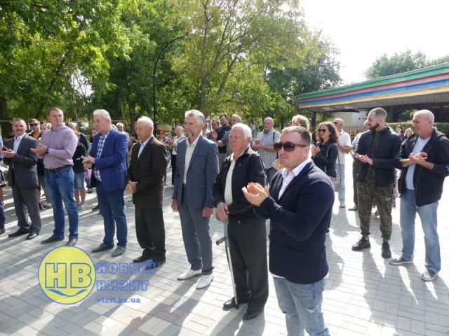 Выпускники-медалисты школ Геническа получили премию мэра