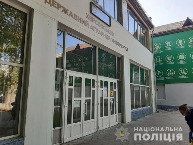 Неизвестные обстреляли в здание Херсонского аграрного университета