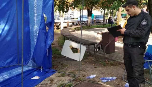 В Геническом районе нападают на агитаторов ОПЗЖ