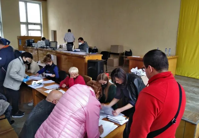 На Херсонщине некоторые ТИК пересчитывают бюллетени за ненадлежащего оформления протоколов