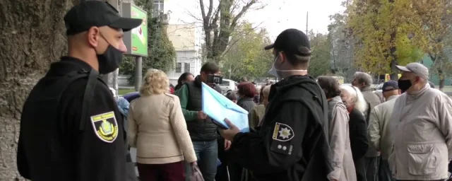 В Херсоне вкладчики кредитного союза “Громада” вышли на митинг