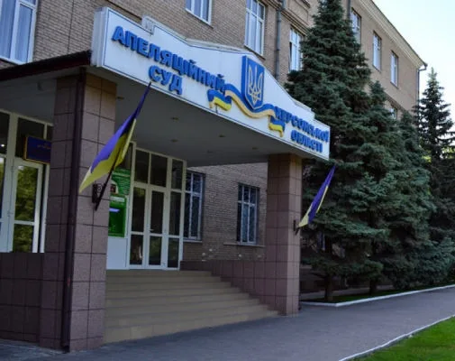 Херсонский апелляционный суд восстановил на работе незаконно уволенного работника