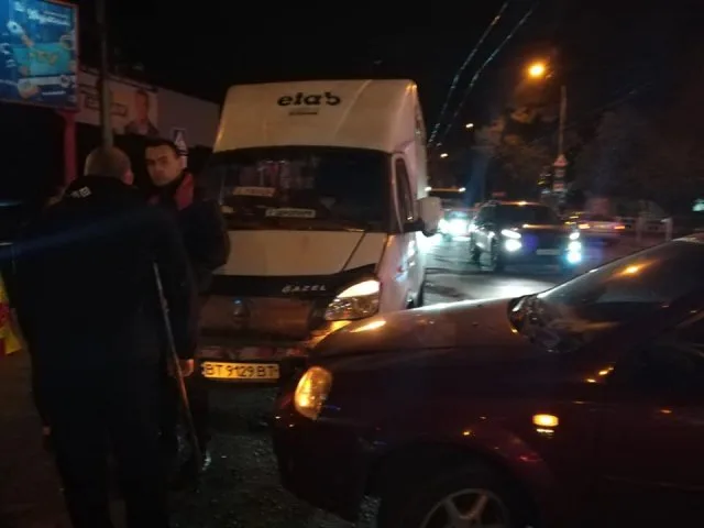 В Херсоне вчернее ДТП с участием маршрутки