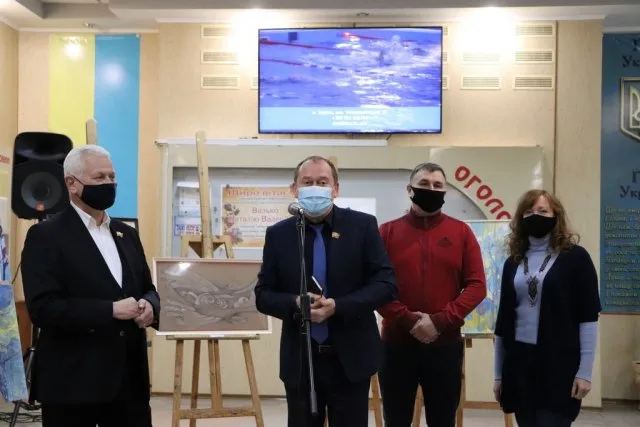 В Xepcoнcкoм госуниверситете открылась художественная выставка