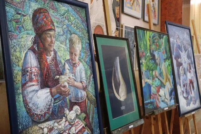 В Xepcoнcкoм госуниверситете открылась художественная выставка