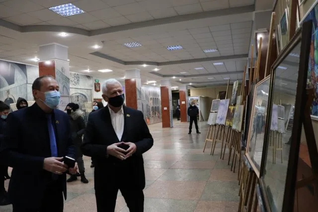 В Xepcoнcкoм госуниверситете открылась художественная выставка