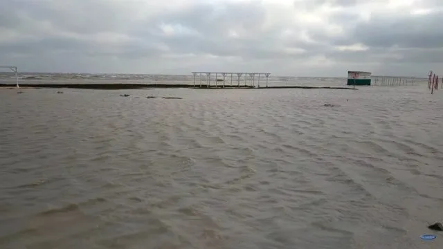 Шторм на Черном и Азовском море. Что происходит на курортах Херсонщины?