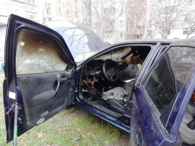 В Скадовске горел легковой автомобиль
